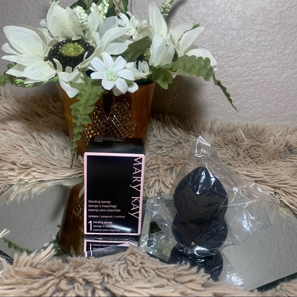 Mary Kay blending sponge
